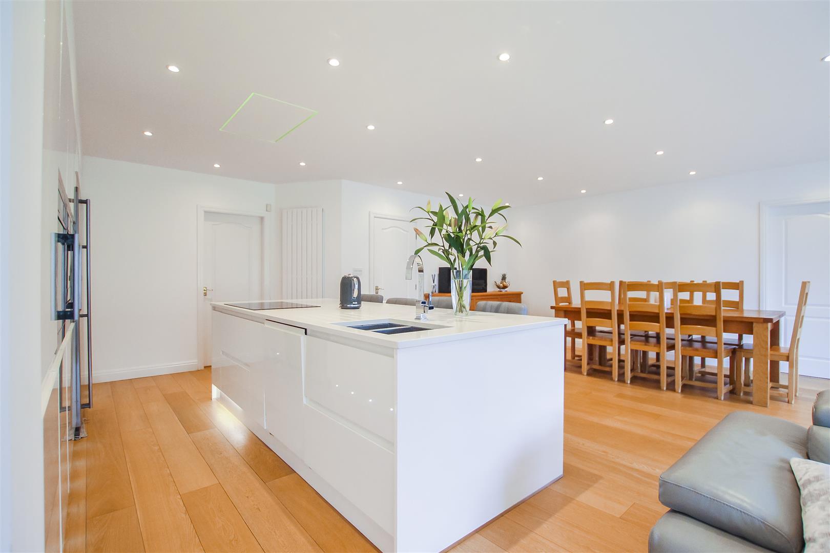 5 Bedroom House For Sale - Main Image